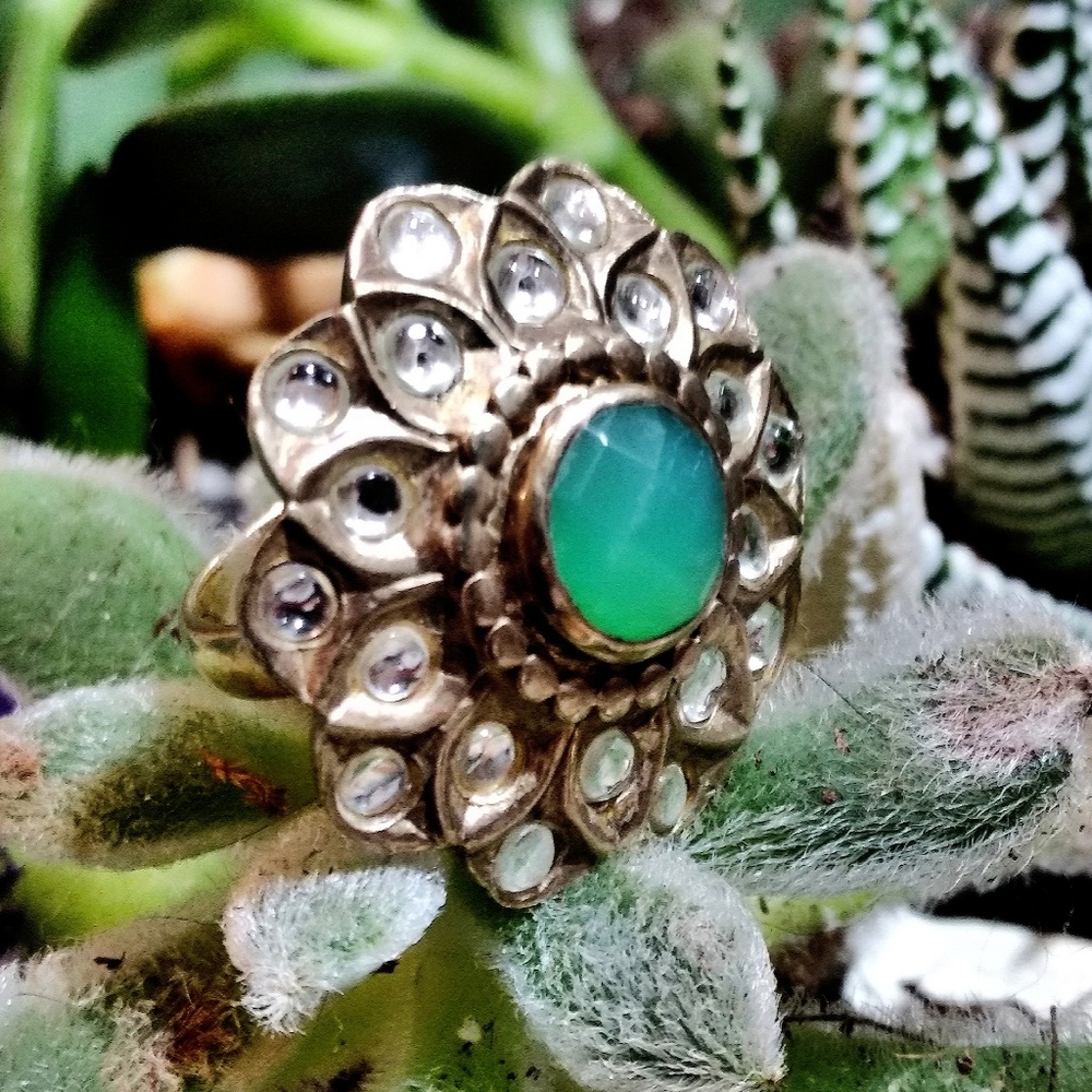 VTG Gold Flower Ring w/Emerald & Clear Crystals